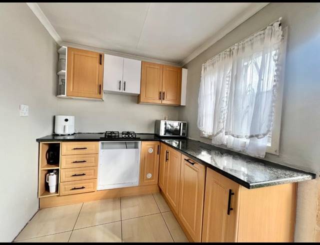 2 BEDROOM HOUSE FOR SALE IN GLENWOOD